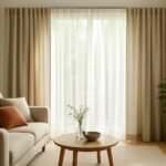 Modern nappali függönyök világos színekben, otthonos hangulatban.