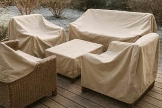Kerti bútorok védőhuzattal a téli tárolás során